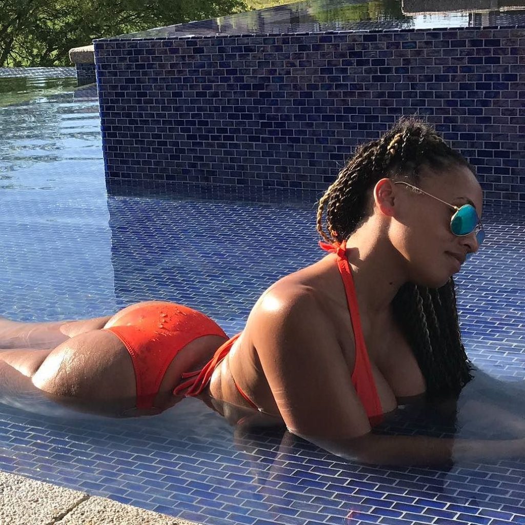Melyssa Ford booty in the pool 2017