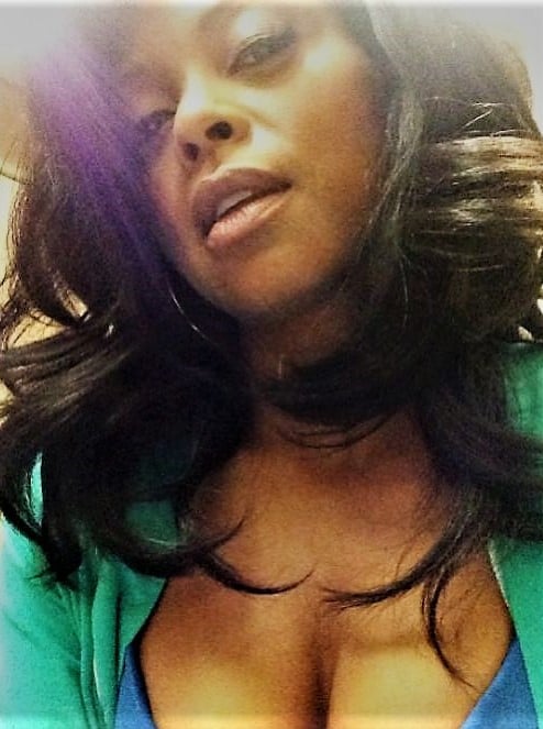 Taraji P Henson cleavage selfie