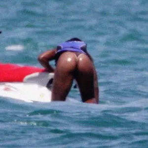 Serena Williams bent over