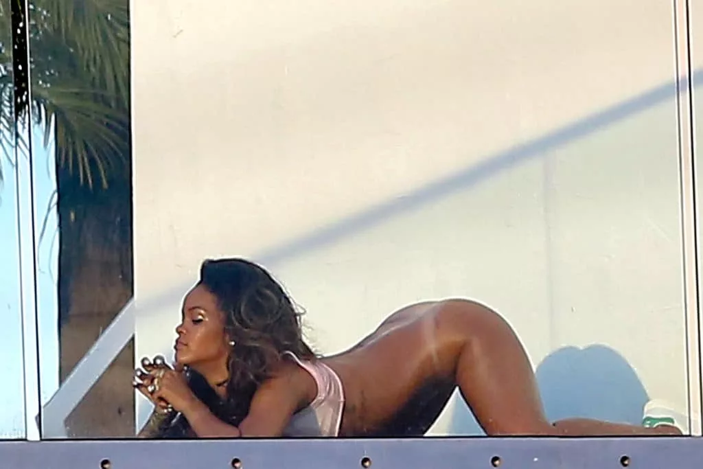 Rihanna naked ass