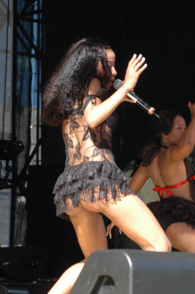 Kelly Khumalo ass hanging out on stage
