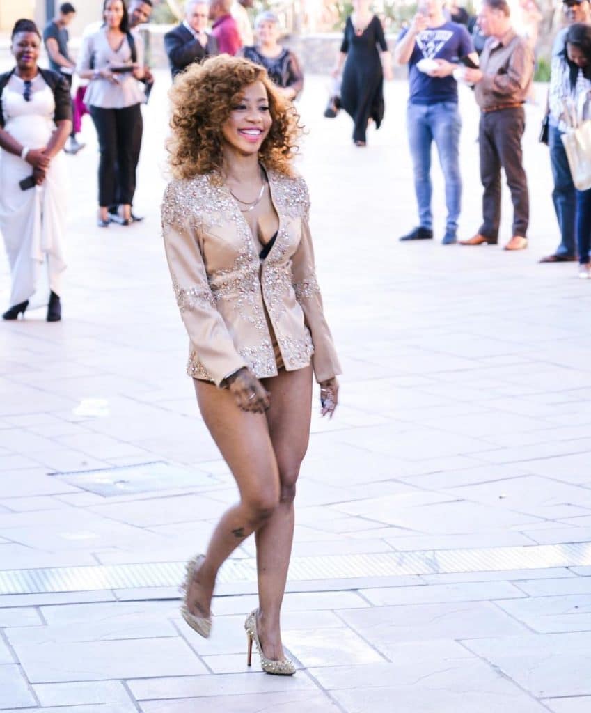 PUSSY: Kelly Khumalo Nude On Stage – Accidental Upskirt? 