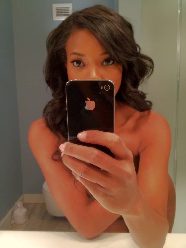Gabrielle Union phone selfie