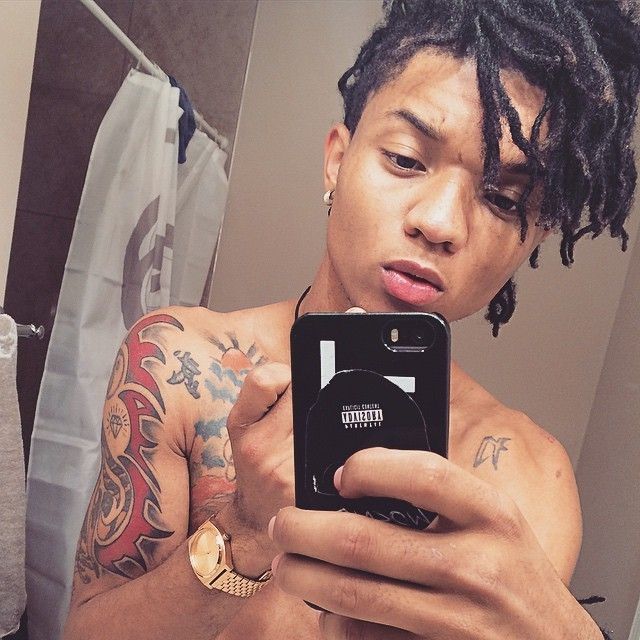 pic of Swae Lee taking a nude instagram pic of himself